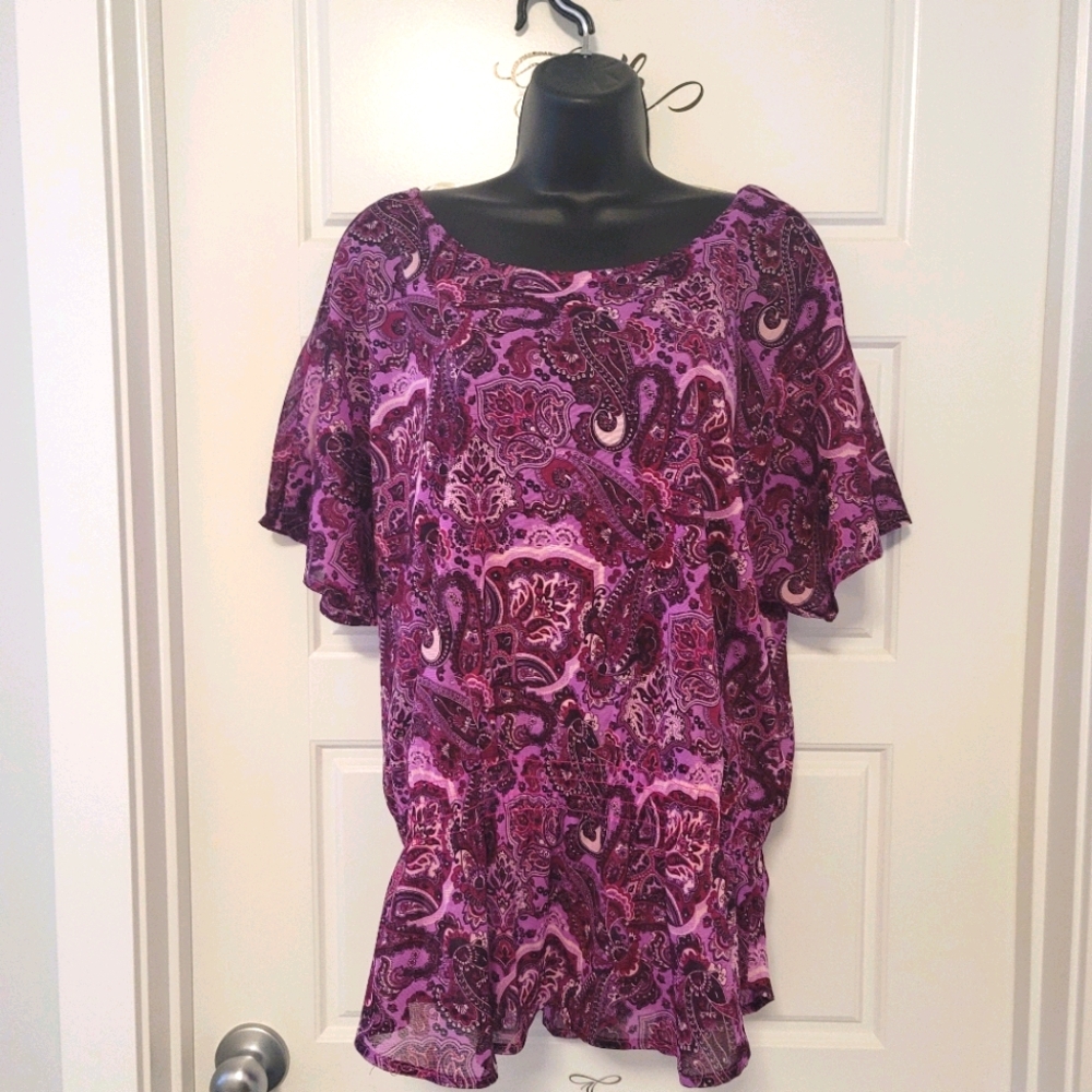 Beautiful Izod flowy top